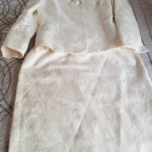 Ivory Le Suit